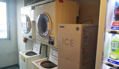 コインランドリー:男女大浴場内(各1台) 洗濯機 200円/乾燥機 30分100円 ※洗剤が必要です。フロントで50円で販売しています。